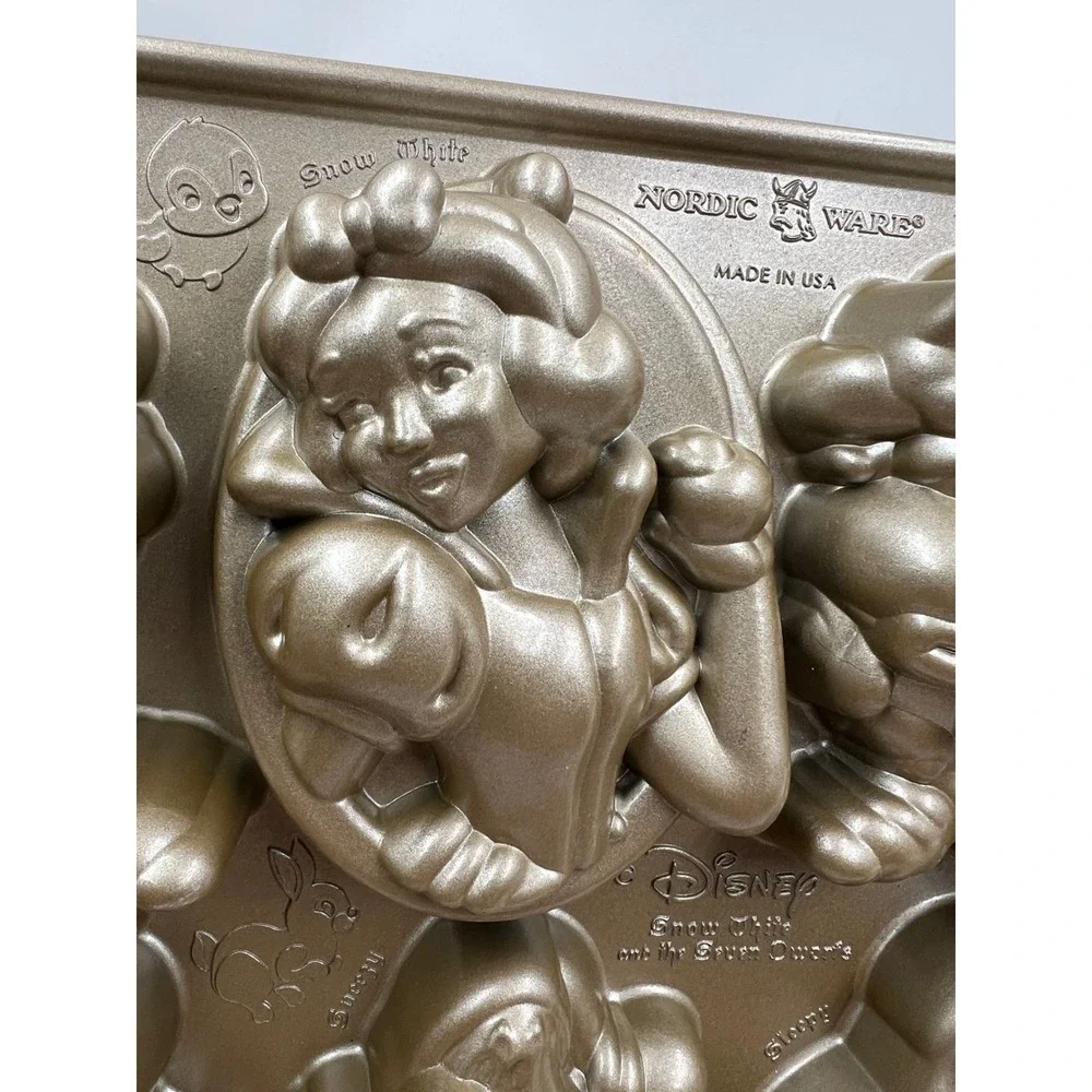 Williams Sonoma Disney Snow White Seven Dwarfs Cakelet Pan Nordic Ware New